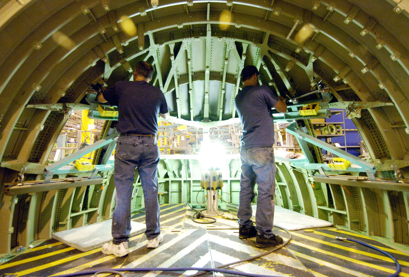 Illustration for article titled The Stunning Factory Porn Of Aircraft Assembly Lines